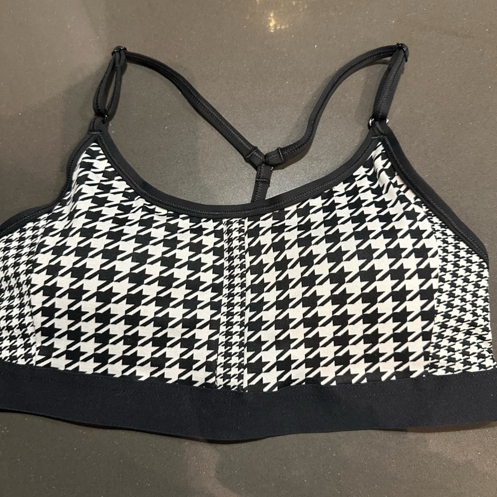 Nike dri fit size M hounds tooth sports bra